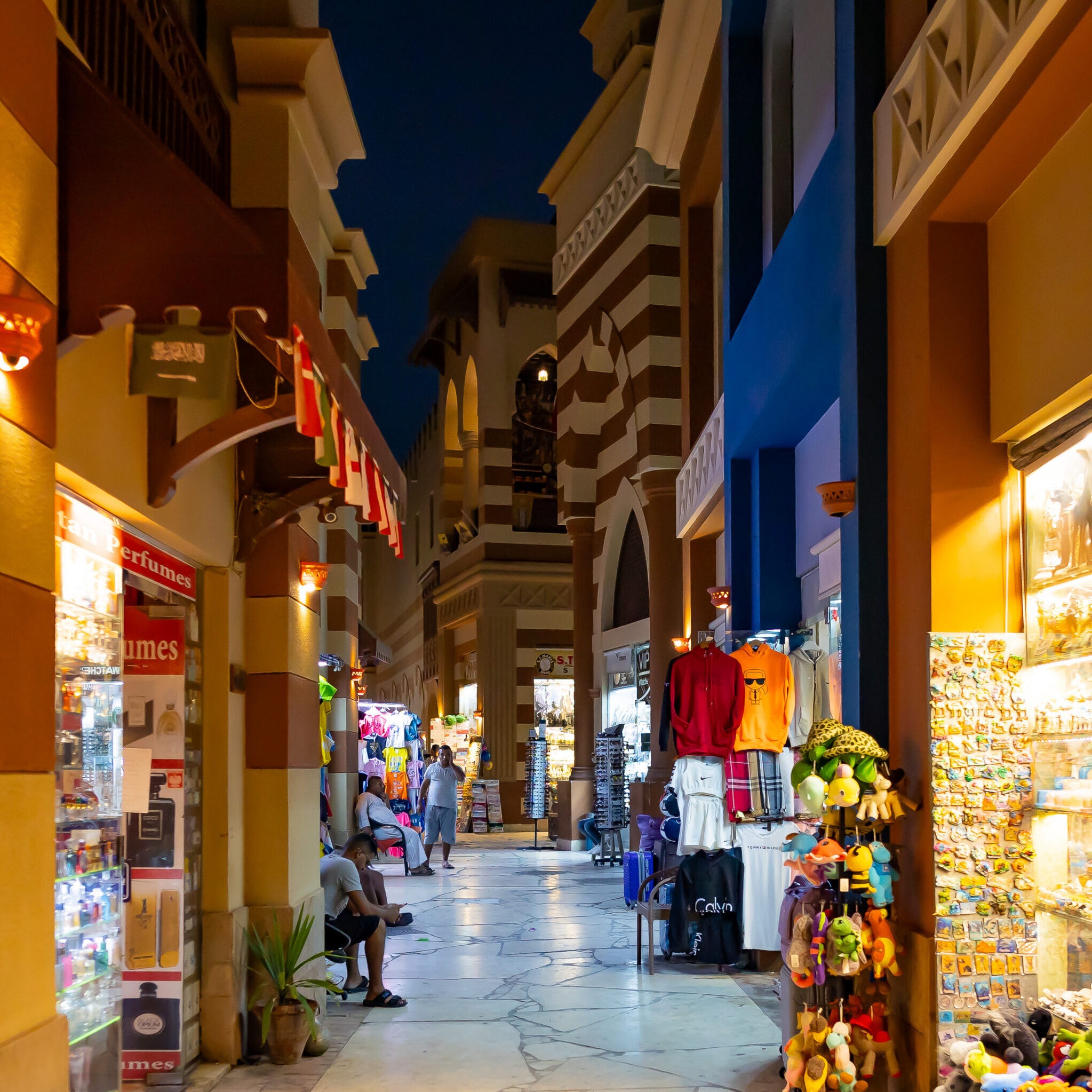 Front Page port ghalib marsa alam. nocne życie portu.